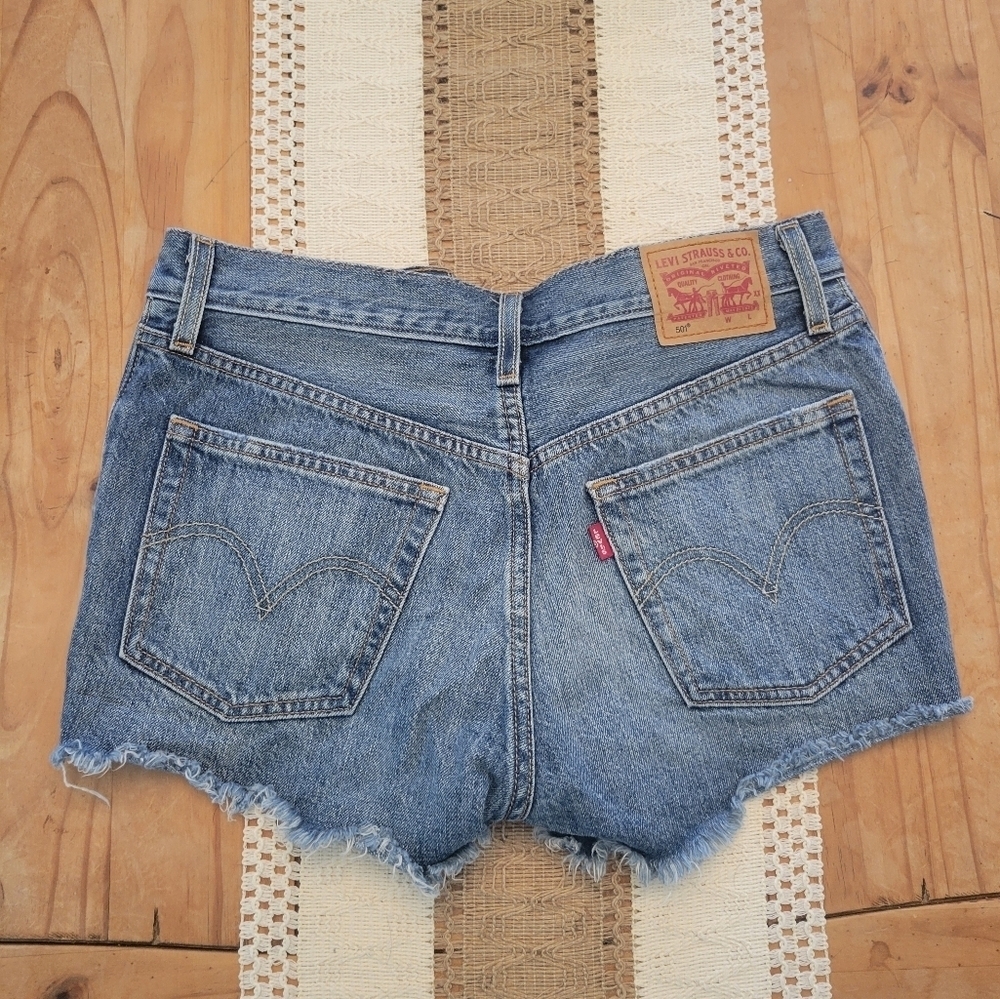 Levi Shorts - Picture 5 of 5